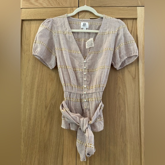 Neutral Puff Sleeve Buttoned Tie-waist Blouse - Picture 1 of 2